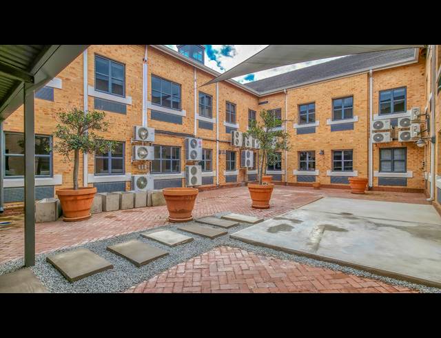 86M² BUSINESS CENTRE TO LET IN SUNNINGHILL